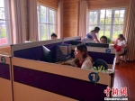 在漳州高新区，每周7天都实行24小时服务的“商务110”商机对接中心为企业带来了便利。　闫旭 摄 - 福建新闻