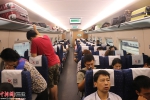 列车满载旅客，即将发往广州南站。吴林 摄 - 福建新闻