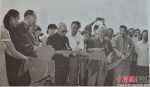 1983年10月23日，中国第一个引进外资兴建的机场——厦门国际机场落成。项南（右三）与时任全国人大常委会副委员长叶飞（左三）、福州军区司令员杨成武（左二）一起为厦门国际机场落成剪彩 - 福建新闻