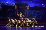 连江县东方红文化艺术中心创作的畲族舞蹈作品《探花红醉》。（资料图片） - 新浪