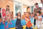 泉港在全省率先开设公办幼儿园早教中心，为4岁以下的小孩提供早教课程。 （刘泽阳 摄） - 福建新闻