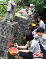 台湾优秀青年艺术家福州参加首届“潮·视觉创作营”展示彩绘艺术 - 福建新闻