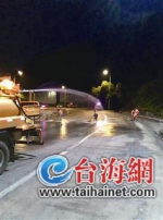 漳州5部车连环撞 因货车爆胎漏油导致所幸无人伤亡 - 新浪