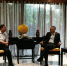 湄洲妈祖祖庙董事会董事长林金赞（左）与侨领许明良先生（右）座谈交流。 - 福建新闻