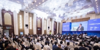 19日，首届“企业家昌吉行-产业援疆与产业发展圆桌会议”在新疆昌吉州开幕。李南轩 摄 - 福建新闻