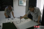 福建某监狱内，服刑人员进行书画比赛。通讯员 供图 - 福建新闻