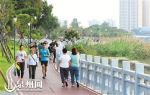 笋江公园和石笋公园吸引大批市民前来游玩。（林劲峰 摄） - 新浪