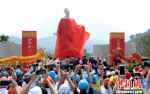 王阳明雕像落成仪式。　张金川 摄 - 福建新闻