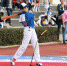 棒球比赛中，参赛选手正在发球。陈丽霞 摄 - 福建新闻