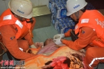 东海救115轮成功救助“闽连渔运60059”3名遇险船员。 - 福建新闻