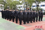 福州机场出入境边防检查站全体边检警察进行集体宣誓。　李晓烺 摄 - 福建新闻