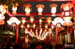 晋江五店市：传统古街区3000余盏花灯璀璨闹元宵 - 新浪