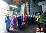 小朋友们受邀来到熊猫外展馆，感受一场别开生面的国宝见面会。　供图 - 福建新闻