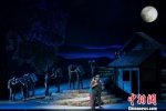 3月14日晚，由福建省文化和旅游厅出品、福建省歌舞剧院创排的民族歌剧《松毛岭之恋》在北京保利剧院精彩上演。福建省歌舞剧院供图 - 福建新闻