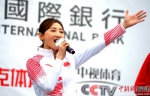 奥运会蹦床冠军何雯娜献唱歌曲《我的坚持——东山岛马拉松之歌》。 - 福建新闻