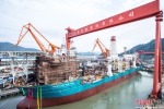图为福建马尾造船公司承建的全球首制MW301-1# 227米深海采矿船在连江县粗芦岛出坞下水。 - 福建新闻