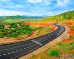 图为肯尼亚特比-摩亚雷（A2）公路。福建建工集团 供图 - 福建新闻