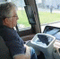 图为以色列人正在体验无人驾驶客车。福汽集团供图 - 福建新闻