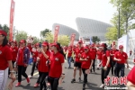 “中国人寿杯”第五届福建省“为爱奔跑·母亲健康1+1”公益募捐活动12日在福建省福州市举行。彭莉芳 摄 - 福建新闻