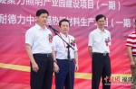 谢海波宣布武平省级高新区成立2周年暨军民融合对接交流会开始。李南轩 摄 - 福建新闻