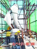 主体部分已回到底座 鼓浪屿白海豚雕塑6月将修复完成 - 新浪
