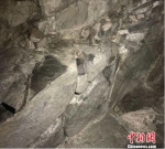 厦门地铁2号线穿海隧道施工现场，遭遇的石头。刘福昌 摄 - 福建新闻