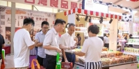 第三届海峡两岸食品交易会暨第六届闽台(泉州)食品交易会吸引了多家台湾食品企业参展。　钟欣 摄 - 福建新闻