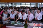 　　越来越多的台湾鱼类产品进入大陆市场，丰富民众的餐桌。　陈龙山 摄 - 福建新闻