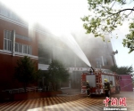 　　9月18日，福建省泉州市举行第22次防空警报试鸣暨人口疏散演练。图为无人机空投救援物质。　彭勇 摄 - 福建新闻
