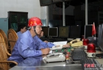 陈重赟正在工作。冶金集团 供图 - 福建新闻