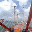 　　图为9月25日，随着重达473吨的钢桁梁完成精准联结，平潭海峡公铁两用大桥鼓屿门航道桥成功合龙，标志着世界最长、中国第一座跨海峡公铁两用大桥贯通。　张斌 摄 - 福建新闻