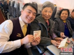 10月30日，乘坐FU6613哈尔滨-宜昌航班旅客为福州航空写下祝福。福州航空供图 - 福建新闻