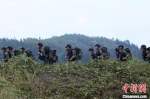 参训特战官兵组织武装奔袭。　胡鑫 摄 - 福建新闻