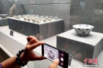 资料图：“泰兴号”沉船瓷器展出。中新社记者 吕明 摄 - 福建新闻