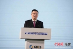 中国银行前行长李礼辉作题为《数字技术变革将重构经济模式》的主题演讲。 郑育红 摄 - 福建新闻