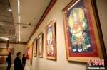 桑吉才让的唐卡艺术展“笔尖上的修行”于厦门市美术馆展出。　李思源 摄 - 福建新闻