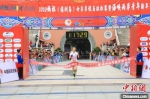共有30多位来自台湾的选手来岛参赛。台湾选手苏凤婷获季军。　林春盛 摄 - 福建新闻
