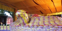 1月2日，福建泉州天后宫内，重达5.86万斤的庚子鼠年祈福“米龟”即将制作完成。　柯宁 摄 - 福建新闻