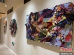“寻山造境”烟台山文化艺术中心开馆展正在福州市仓山影剧院举行，将持续到2月29日。图为展品。　张乐 摄 - 福建新闻
