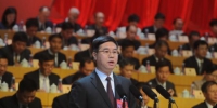 漳州市人民政府市长刘远向大会报告政府工作。　张金川 摄 - 福建新闻