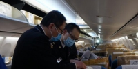2月12日23时30分，一批由印尼华侨定向捐赠给福建省福清市的900余箱疫情防控物资运抵福州。　钟欣 摄 - 福建新闻