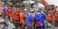3月10日6时35分，三明、泉州、莆田市消防救援支队作业点搜救出一名被困人员(被救时已无生命体征)。　消防供图 - 福建新闻
