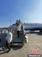 17日，厦航包机接138名天津医护人员回家 贺晟 摄 - 福建新闻