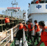 图为海警跳帮登临运砂船。供图 - 福建新闻