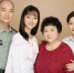 ▲陈晓燕（右一）与家人 - 福建新闻