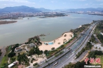 沿江而建的江滨公园成为市民休闲好去处。　王东明 摄 - 福建新闻
