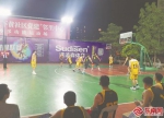 人们在莆田“党建＋”社区邻里中心进行篮球比赛。 - 福建新闻