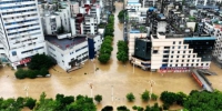 图为6月14日，受持续强降雨影响，暴涨的沙溪河水造成三明城区多处低洼地区因河水上涨被淹。 张凌欣 摄 - 福建新闻